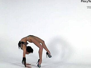 Acrobatic Sex: Flexible girls enjoying acrobatic sex on camera - SexM.XXX